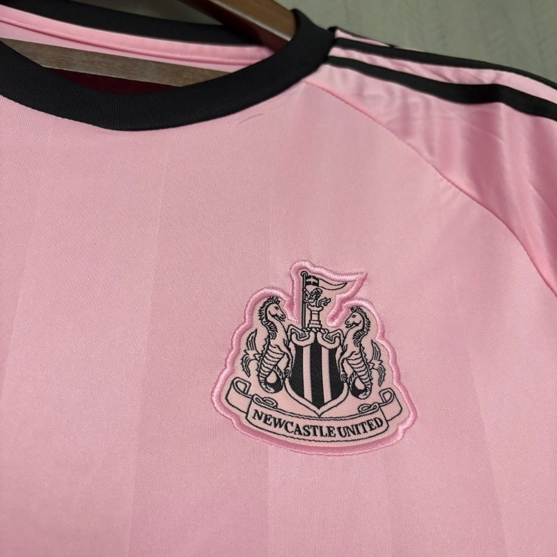 Camisa Newcastle Edição Especial 25/26 - Masculino Rosa