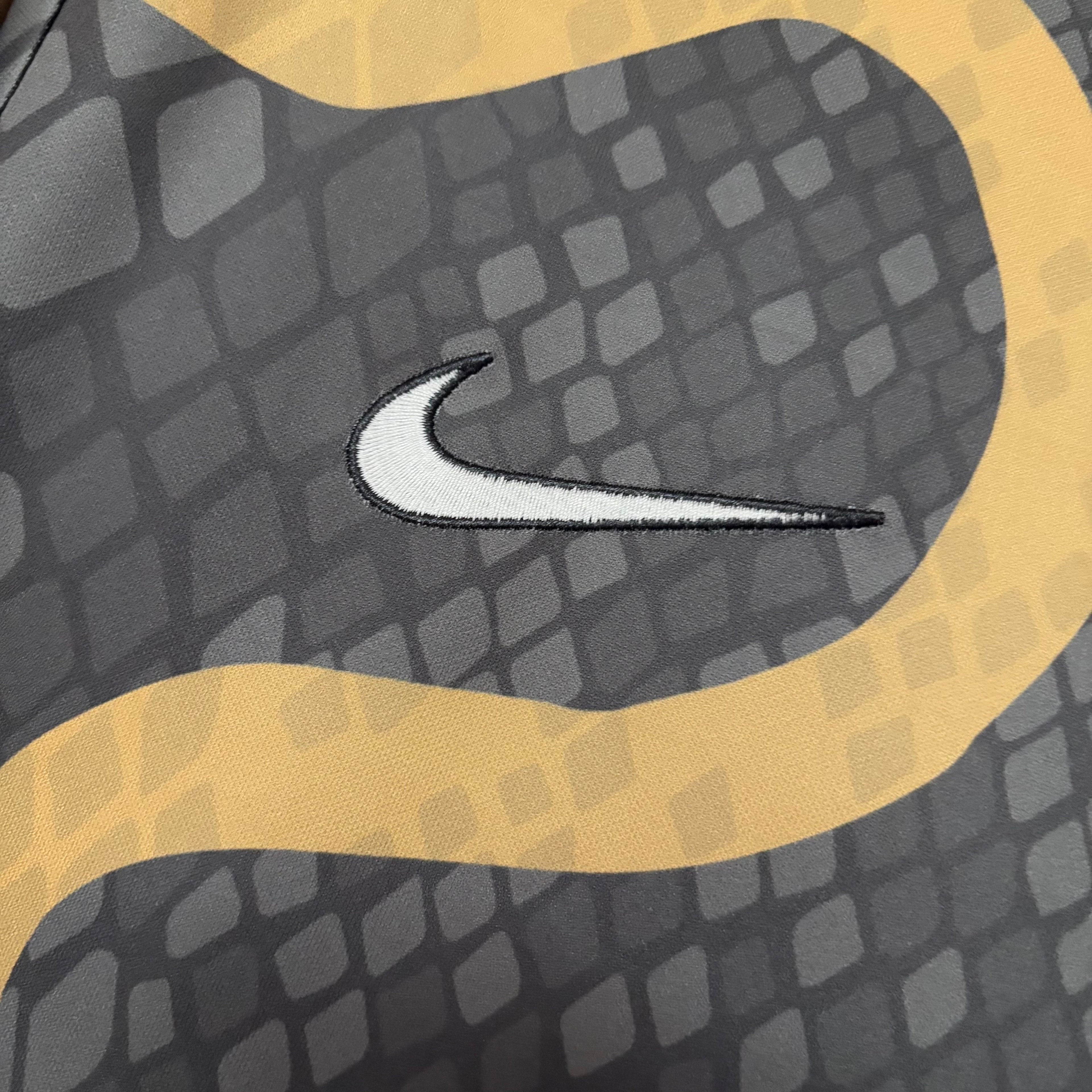 Camisa Chelsea Away 25/26 - Preta e amarela