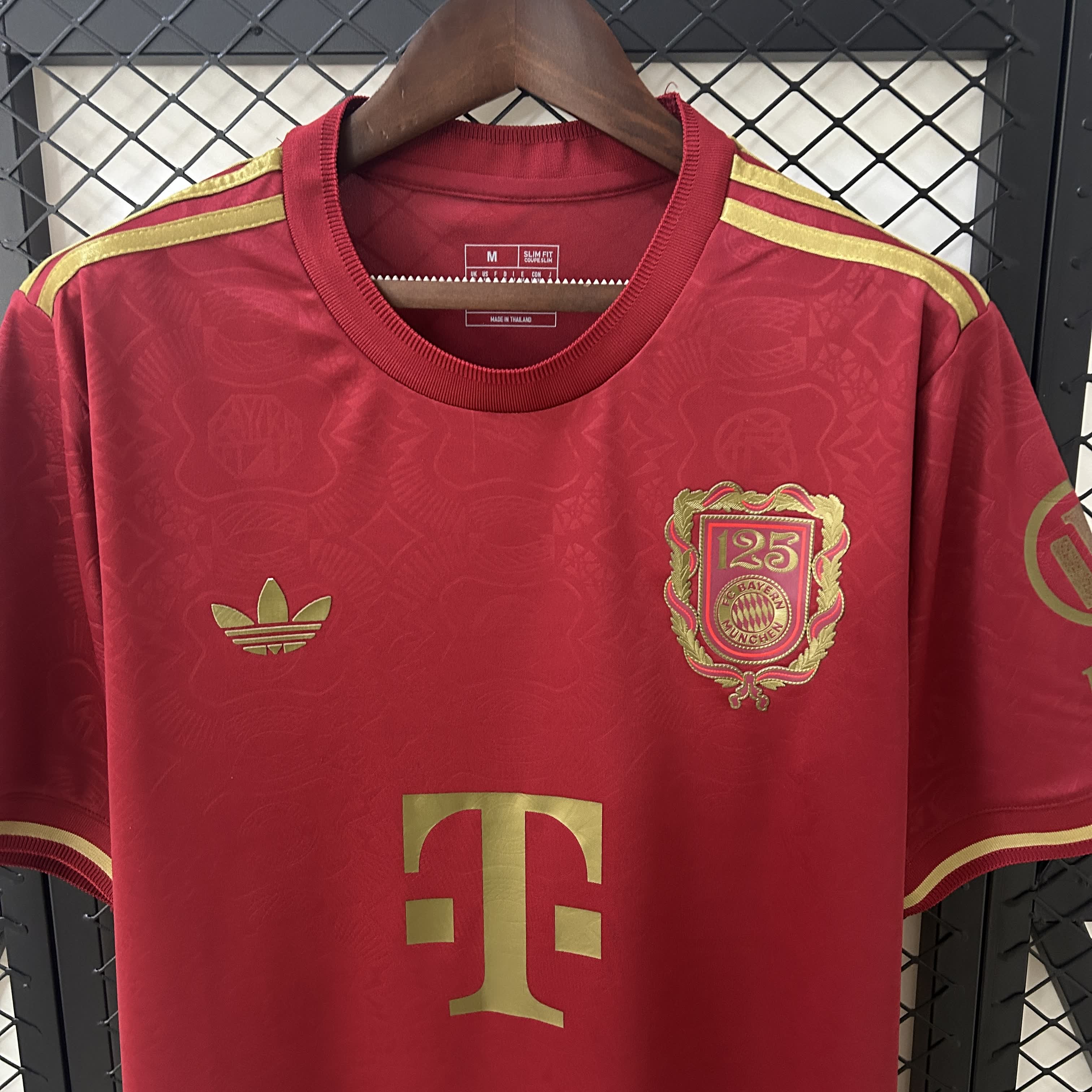 Camisa Bayern de Munique Edição Especial 25/26 - 125 Anos Vermelha Torcedor