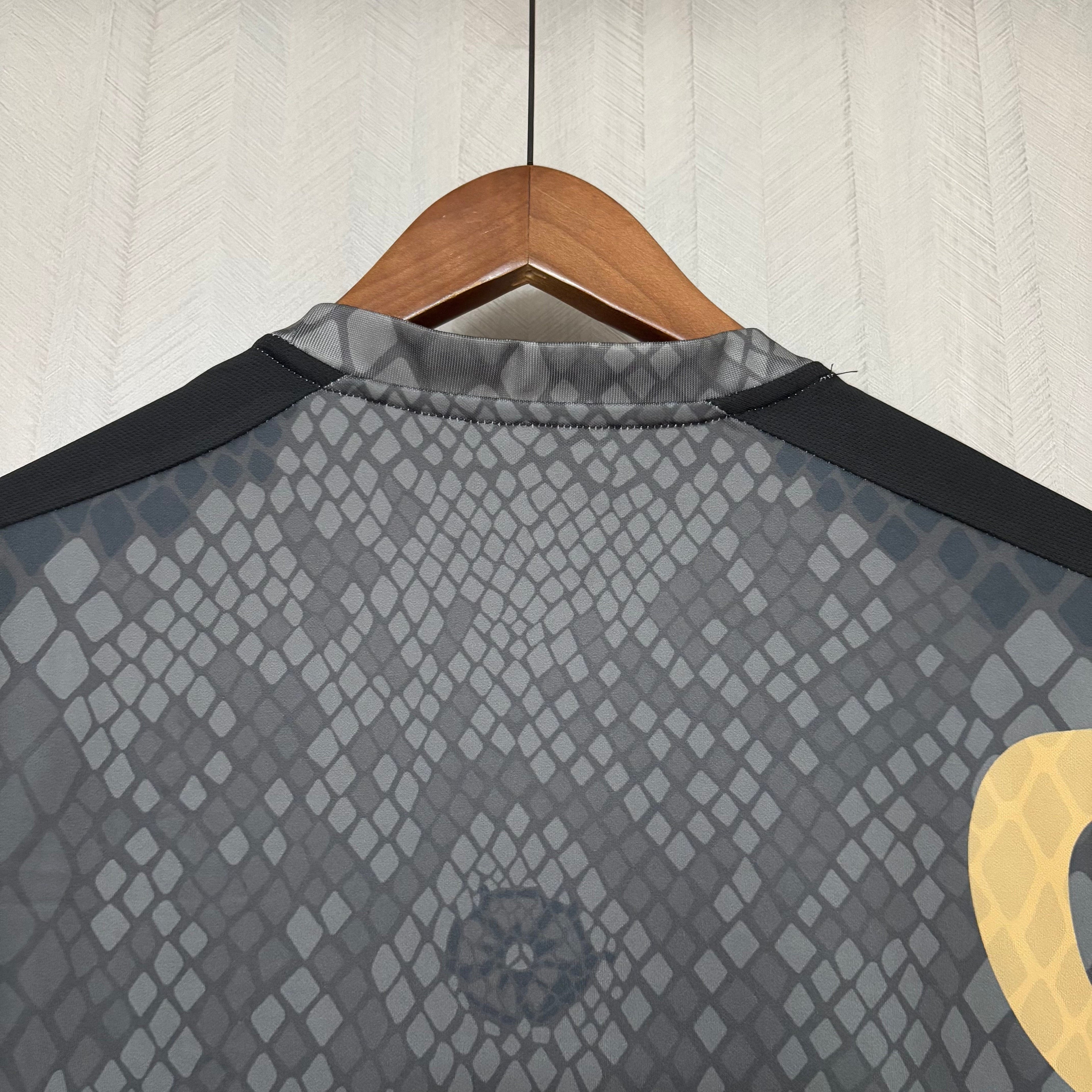 Camisa Chelsea Away 25/26 - Preta e amarela